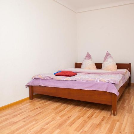 Semi Luxury Apt On Yatsenka 8 Near Intourist Hotel Zaporizhia ภายนอก รูปภาพ
