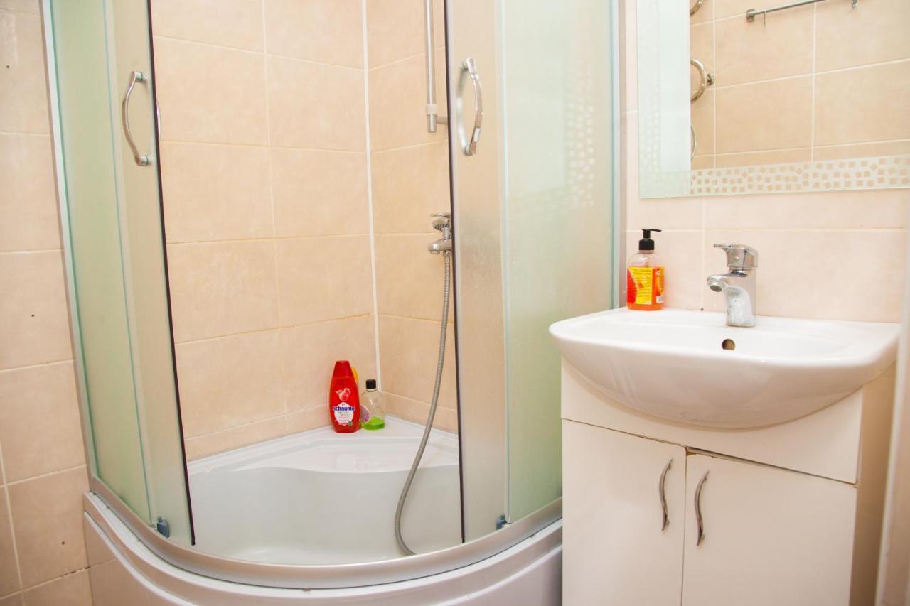 Semi Luxury Apt On Yatsenka 8 Near Intourist Hotel Zaporizhia ภายนอก รูปภาพ