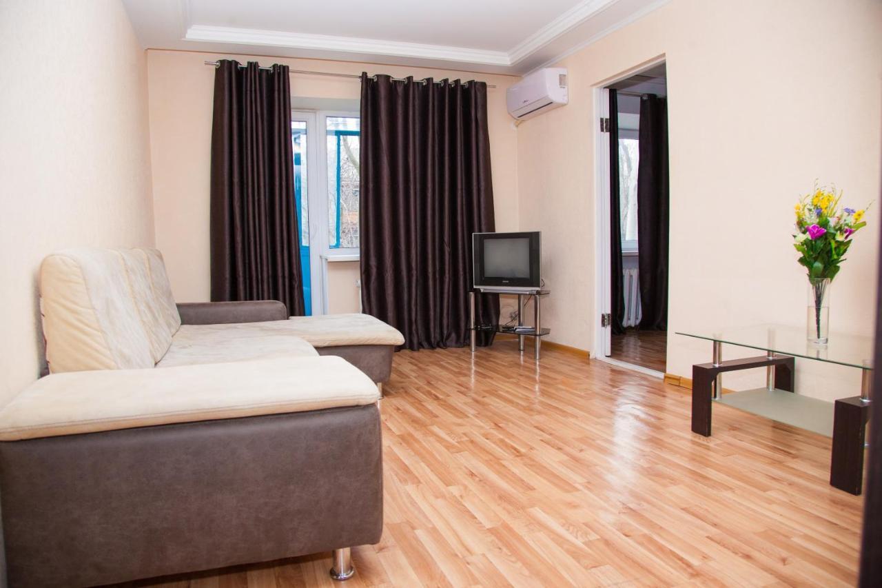 Semi Luxury Apt On Yatsenka 8 Near Intourist Hotel Zaporizhia ภายนอก รูปภาพ
